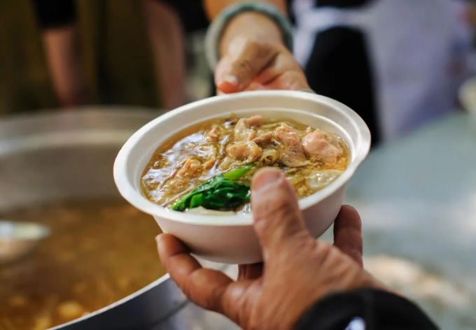 Un domingo diferente: comida solidaria en Funes